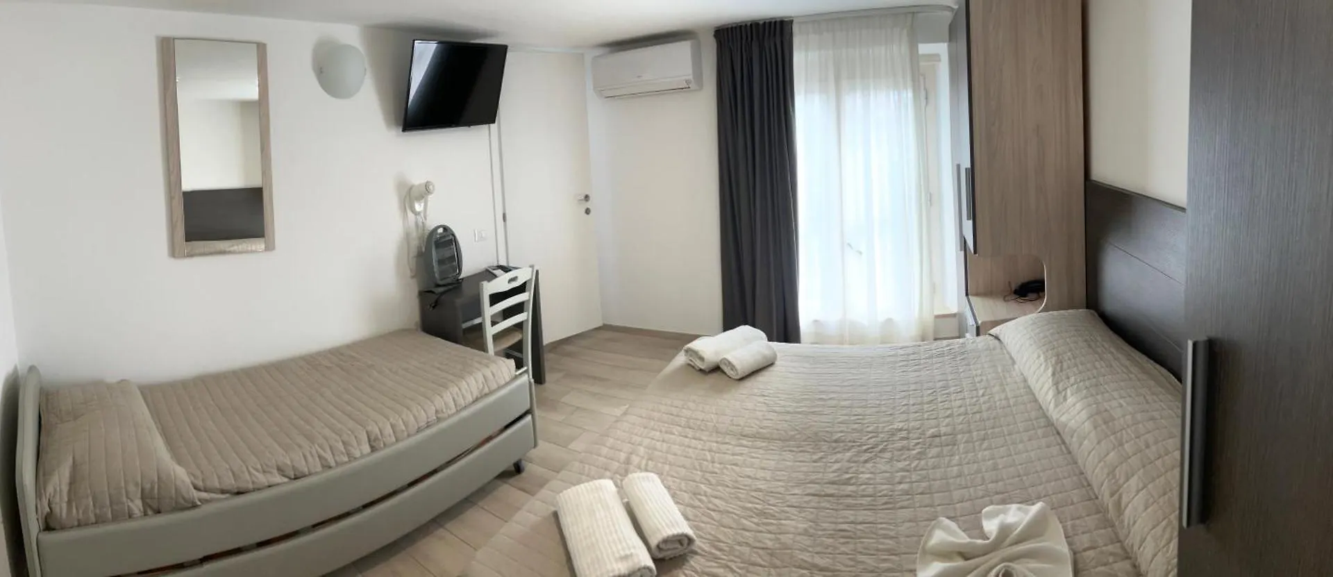 Hotel Bed And Book Rimini 2*,