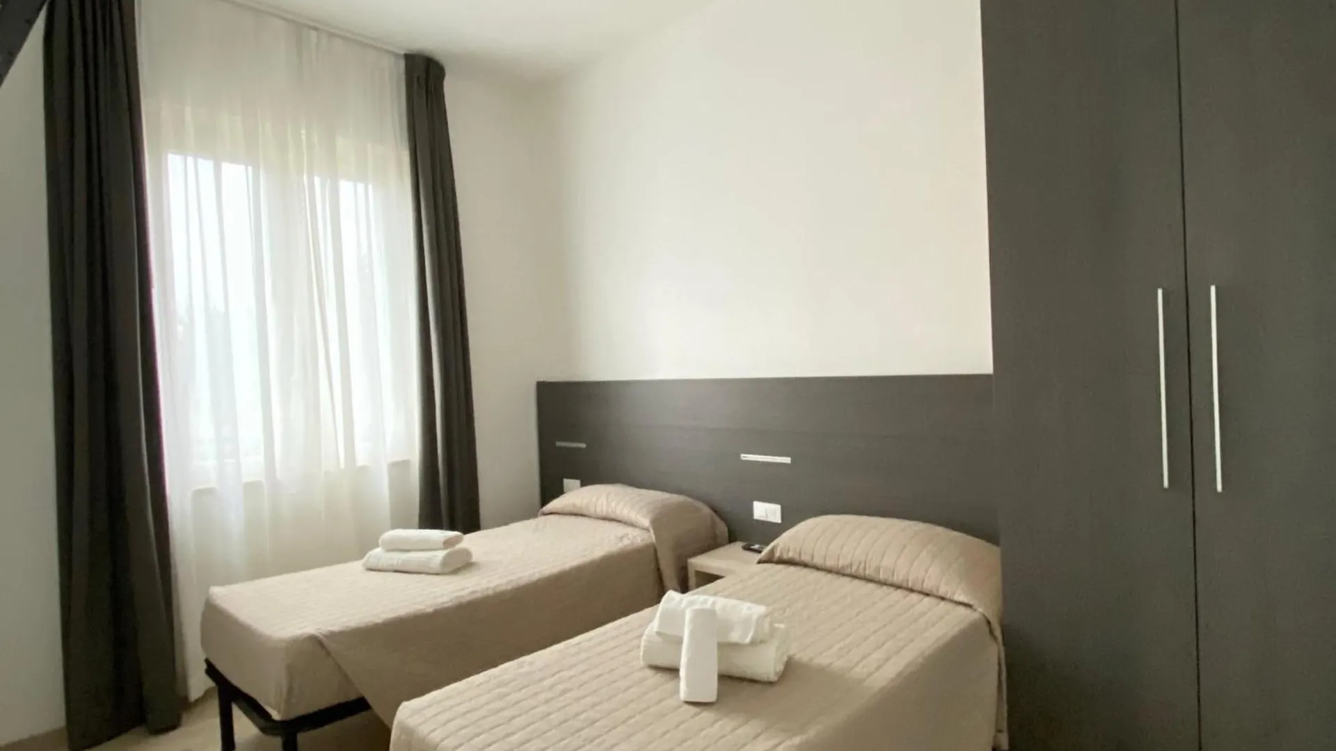Hotel Bed And Book Rimini 2*,
